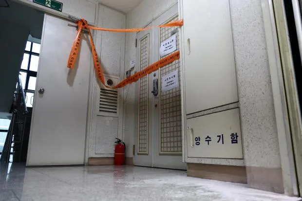 생일잔치에 총구 겨눈 아버지…"살려달라" 애원에도 방아쇠를 당겼다