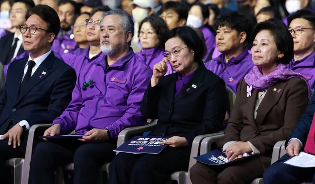 한성숙 총리 "이태원 참사 아직 안 끝나... 추모 시설 조성할 것"