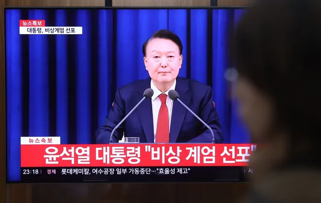 참모들도 몰랐다…尹대통령 한밤중 초유의 '비상계엄 선포'