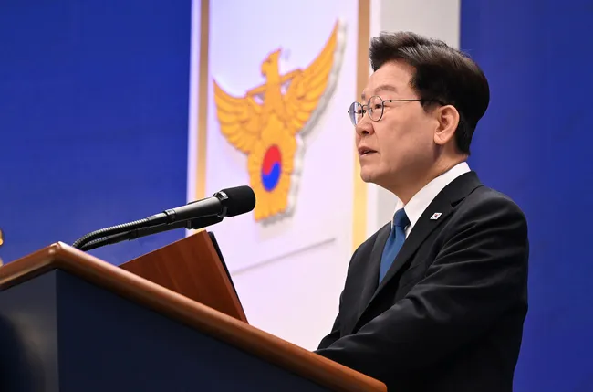 이 대통령 “경찰, 잇따른 관계성·불특정 범죄로 흔들린 신뢰 무겁게 받아들여야”