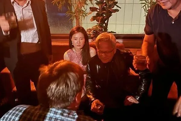 “젠슨 황, 베이징 스파이 표적…중국 여성과 밀접한 관계”