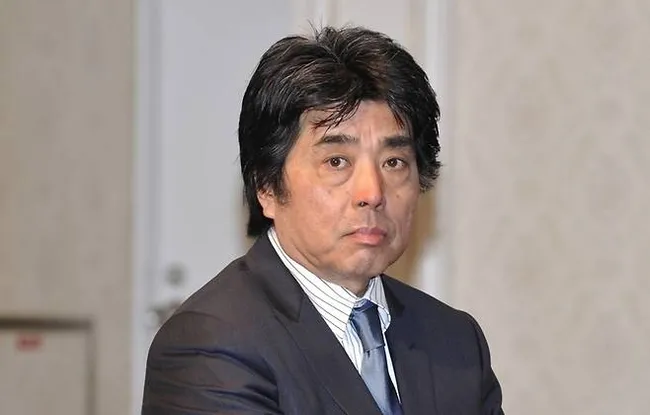 ‘한없이 투명에 가까운 블루’ 무라카미 류 별세…향년 74세